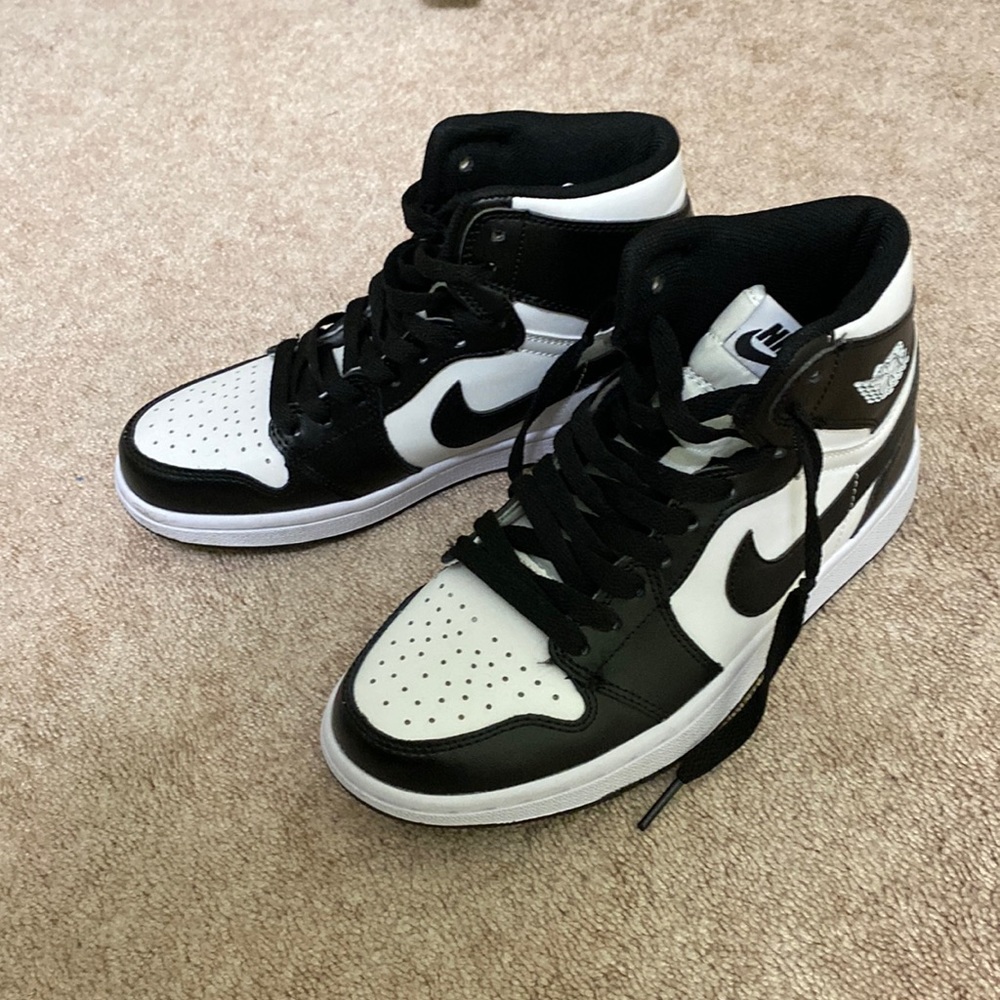 Nike Air Jordan’s mids